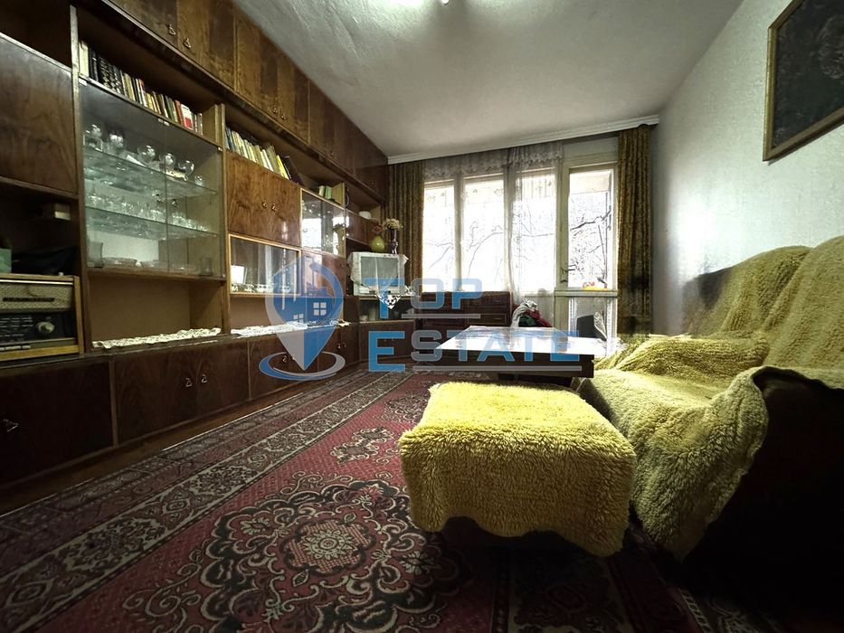 Тристаен тухлен апартамент в центъра на град Велико Търново