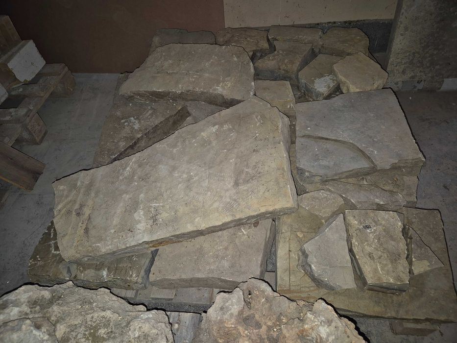 Естествена каменна настилка