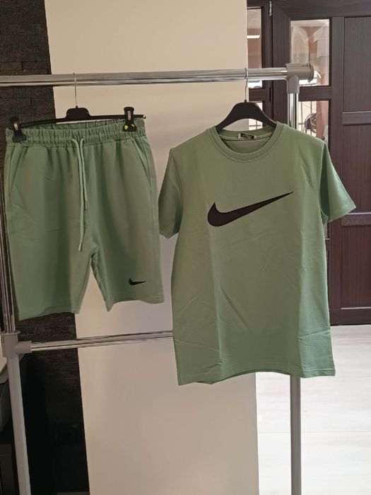 Compleu barbati Nike verde