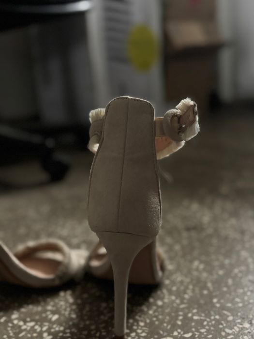 Pantofi cu toc Zara