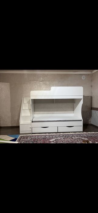 Двухярусная кровать б/у. С матрасом