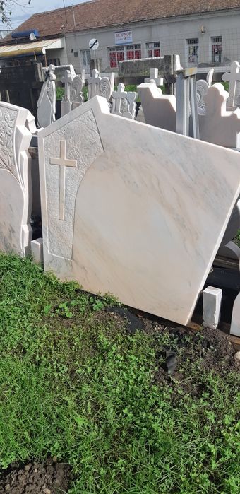 Reducere de preț la monumente funerare,cruci marmură