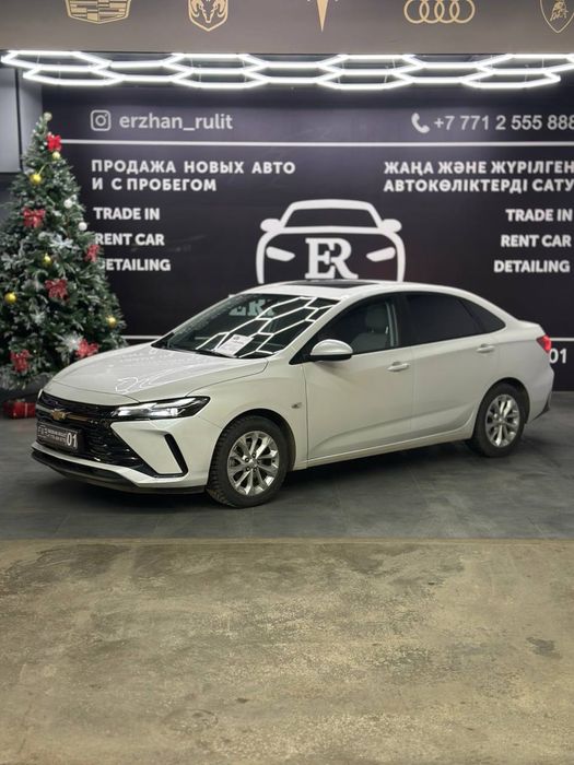 Chevrolet Monza 2023 года в белой расцветке