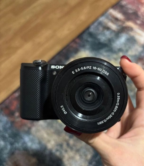 Фотоапарат Sony a5000 – по-добра алтернатива на Canon G7X