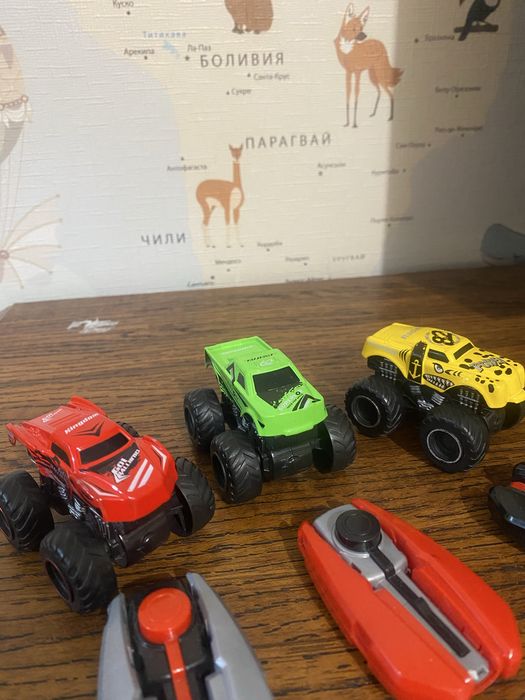 Игрушка машинка с ключиком