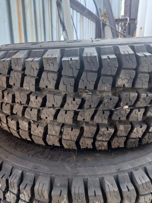 Продам резину на уаз