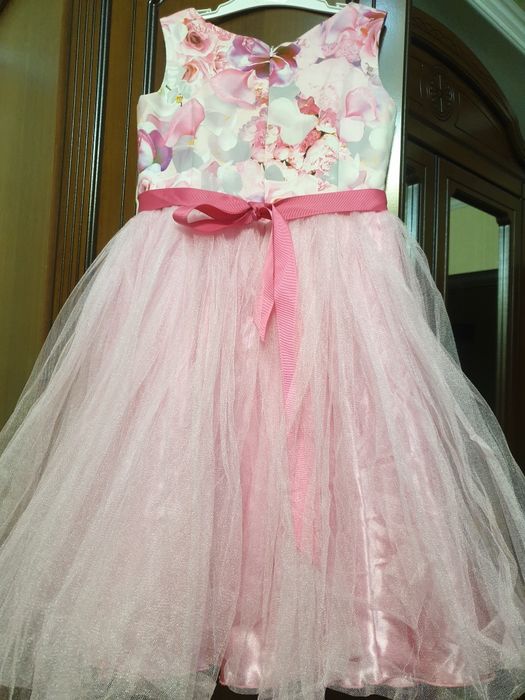 Продам платье для девочек