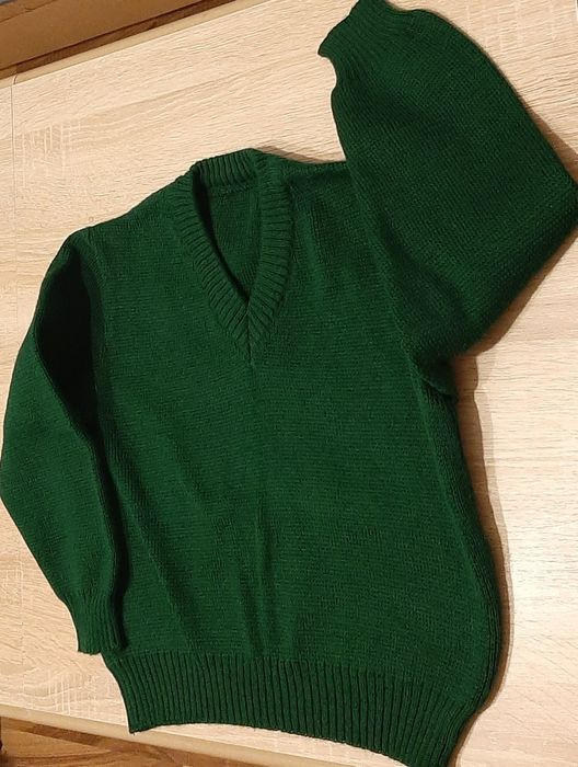 Нов вълнен пуловери Като нови -гащеризони и панталонки за2-3годинки3