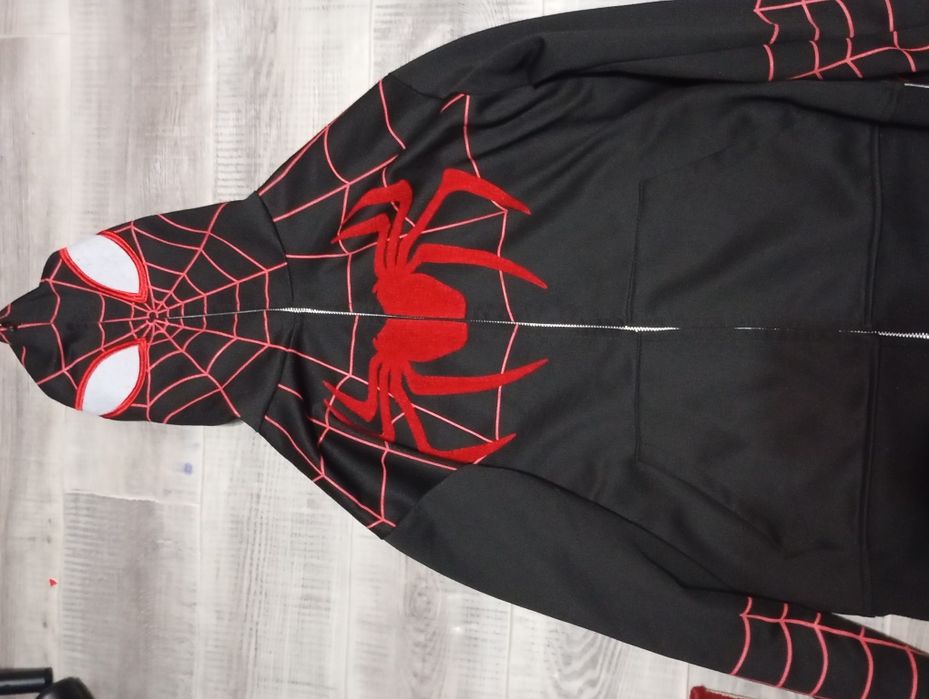Продам кофту человек паук очень красивая