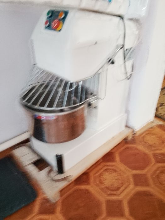 Тестомес производственный