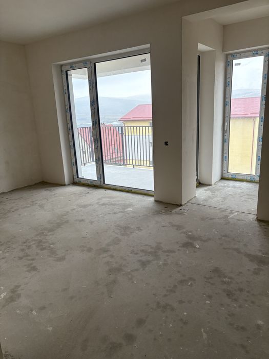 Vand apartament cu 3 camere