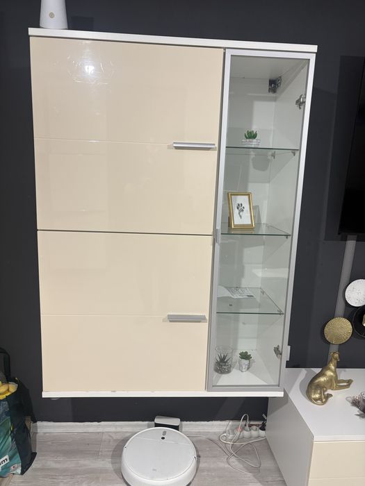 Vand mobila living