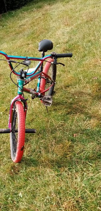 Vând bmx multicolor!!