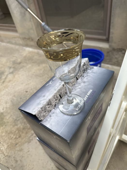 Стулья,посуды и движок для ресторана