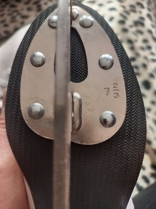 Продам конъки на девочку 31 размер