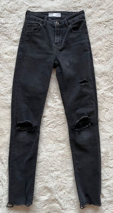 Bershka skinny xxs/xs накъсани дънки