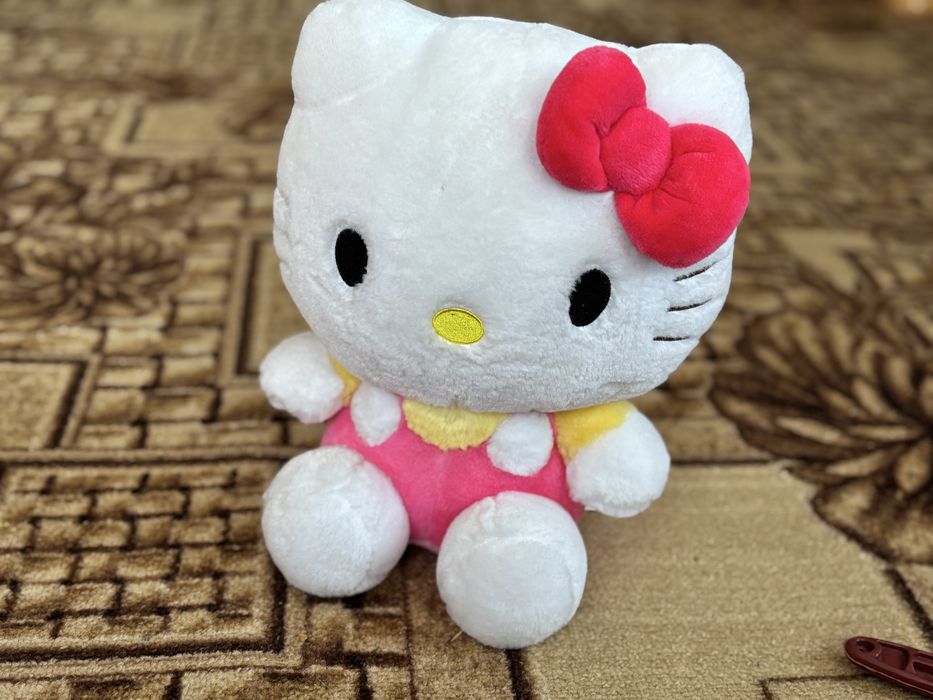Срочно!!! Продам 2 игрушки  «лисенок» и “hello kitty»
