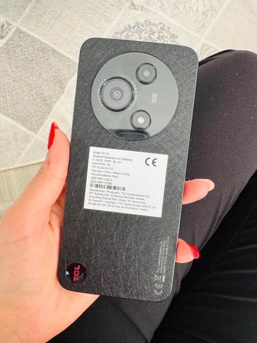 Телефон TCL 605.