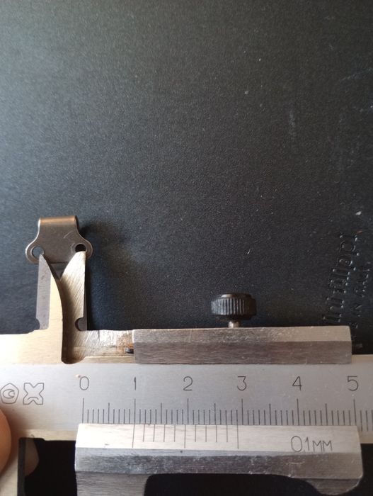 Здрав и надежден стоманен клипс за нож – сигурност и удобство в едно!