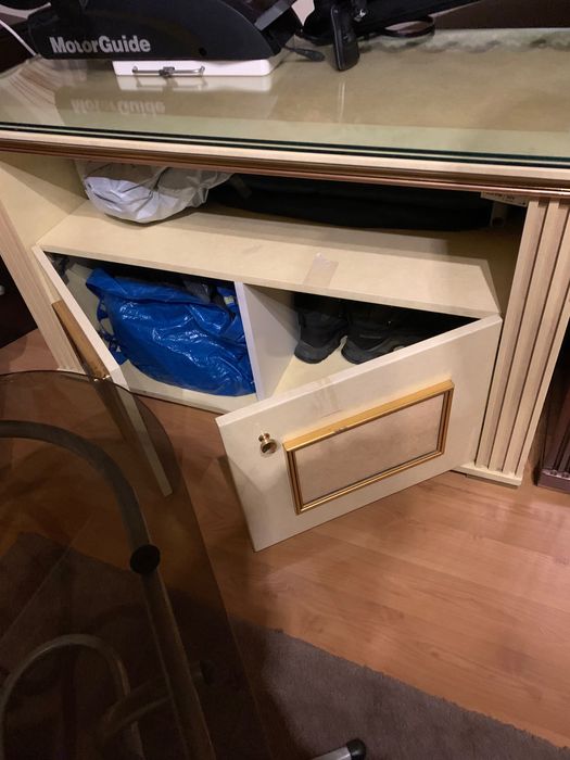 Масивна мебел в много добро състояние