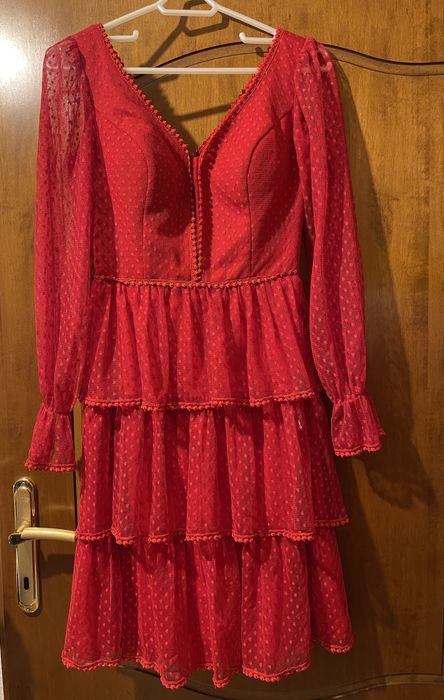 Къса червена рокля