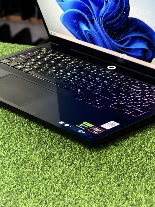 Lenovo Legion R7-8745HX RTX-5060 oled 16/1Tb