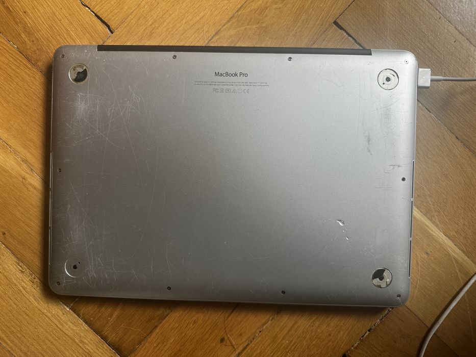Apple Macbook pro 13 inch early 2015. 500GB!