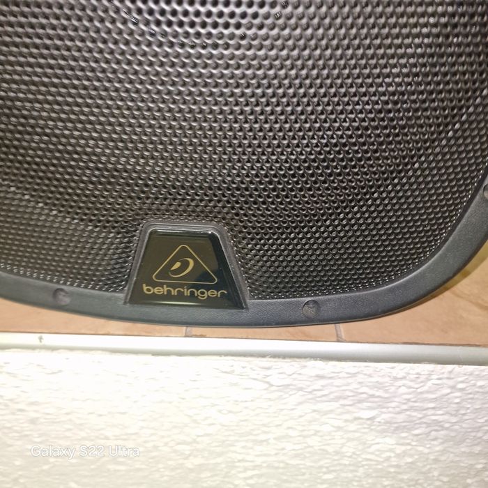 Активна тонколона Behringer