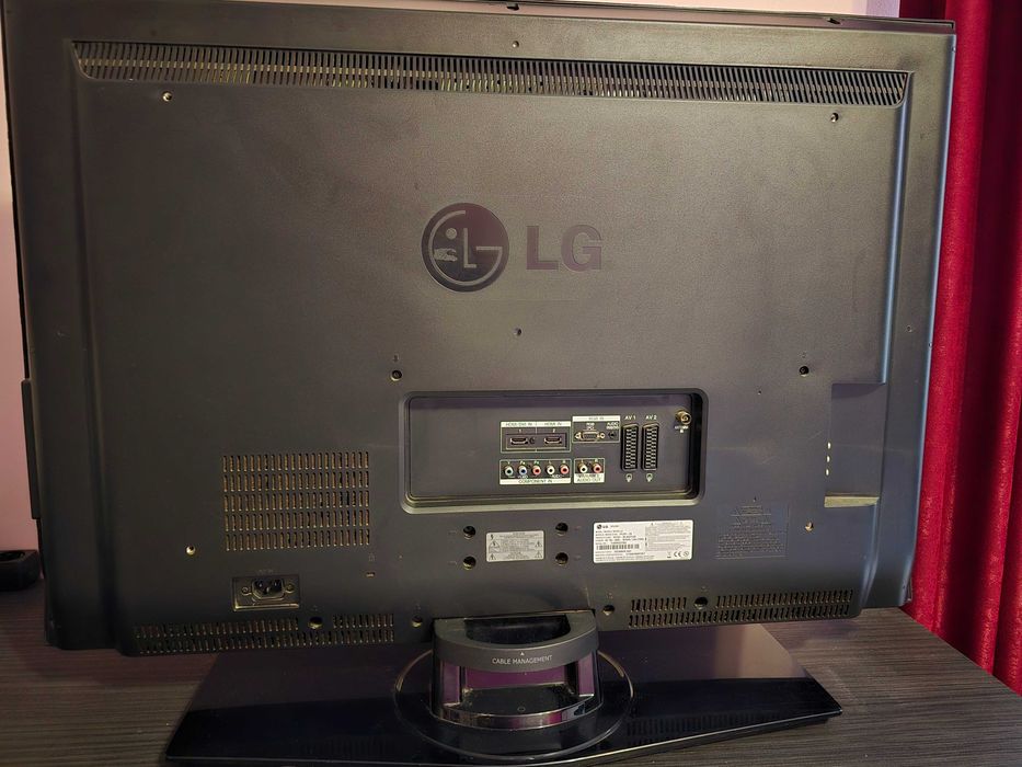Телевизор 37 инча LG 37LC51