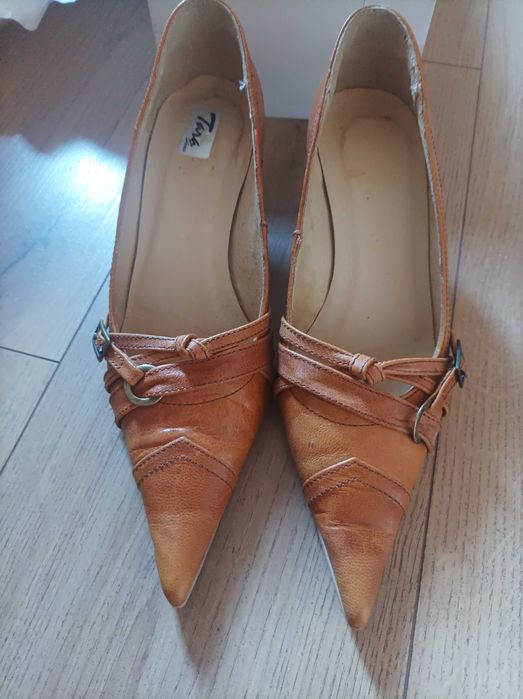 Различни видове Нови дамски обувки на ток Geox и Tara