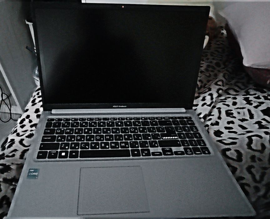 ASUS Vivobook 15 – Бърз, стилен и като нов!