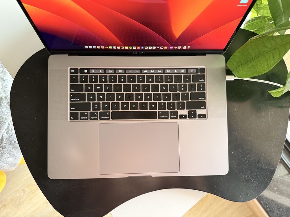 Macbook Pro 16 i9 16GB 1TB touchbar