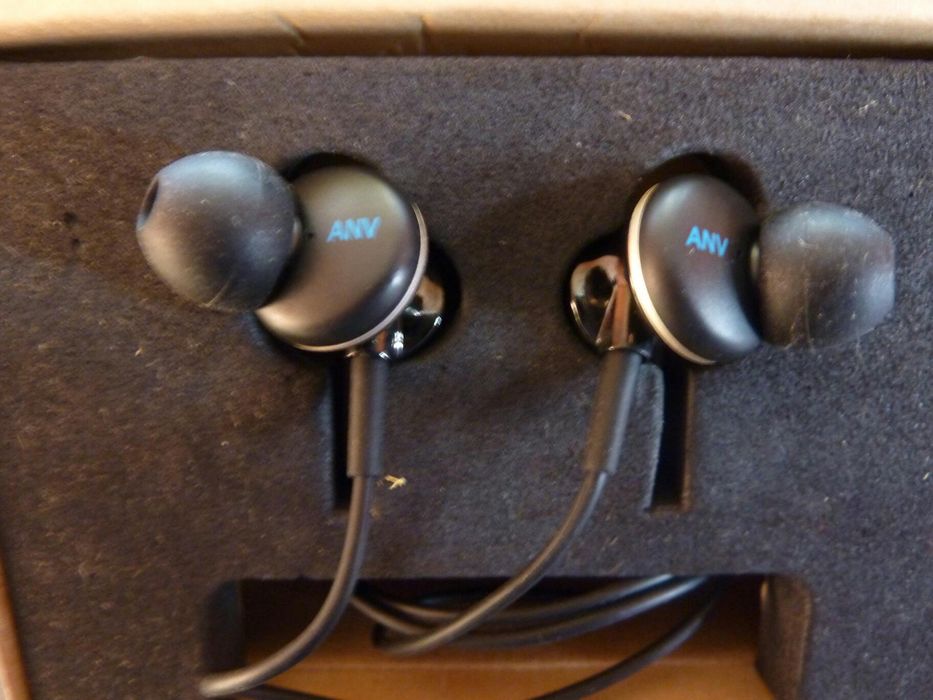 Продавам висококачествени слушалки тип тапи ANV