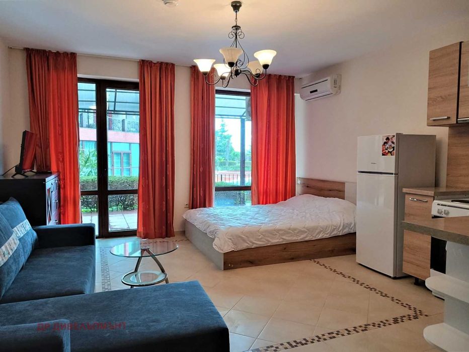 ТОП НАЕМ /  Студио с веранда на първа линия Шато дел Марина, А06