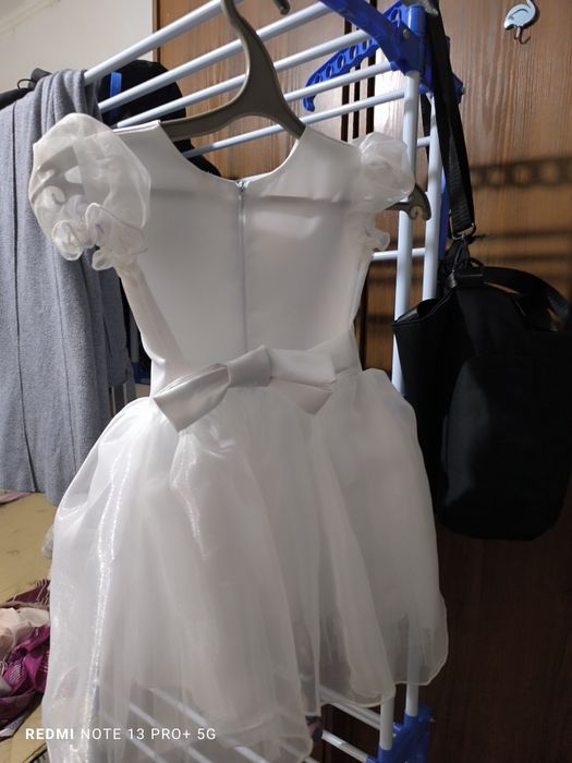 Белое пышное платье для девочки 5-6 лет