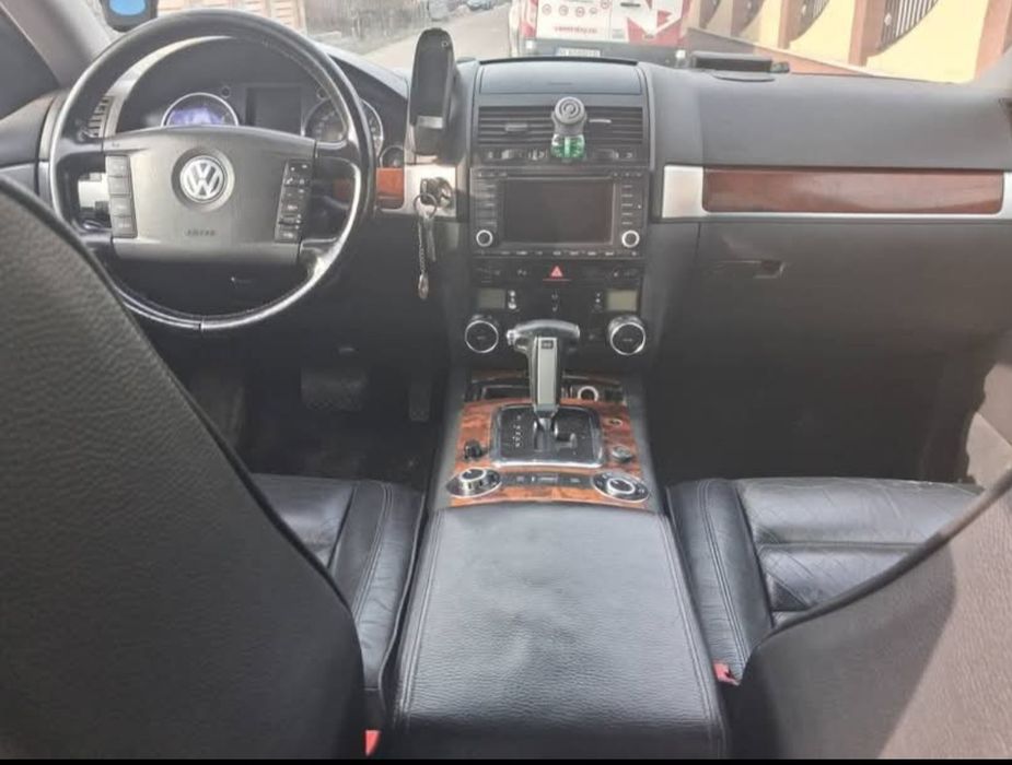 Vând Wolsvagen Tuareg