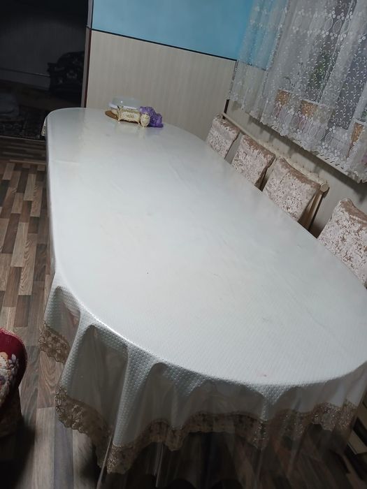 Продаю стол с соскатертью