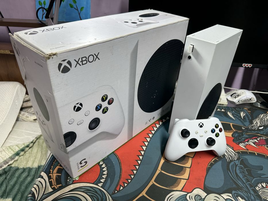 Продам Xbox Series S 512 GB