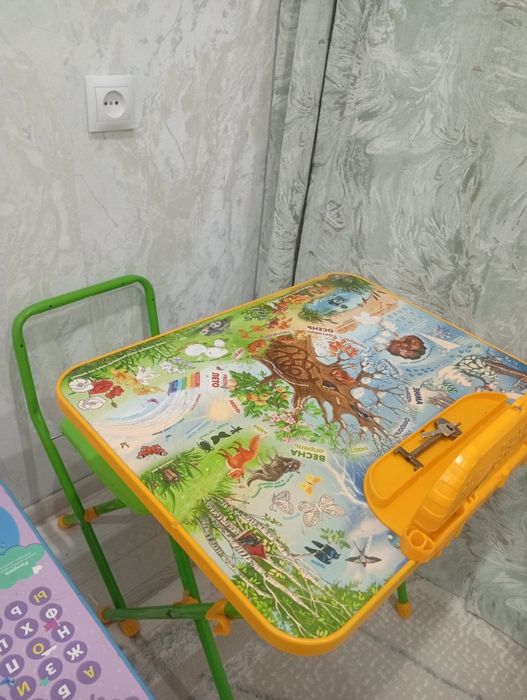 Продам школьную парту и стул