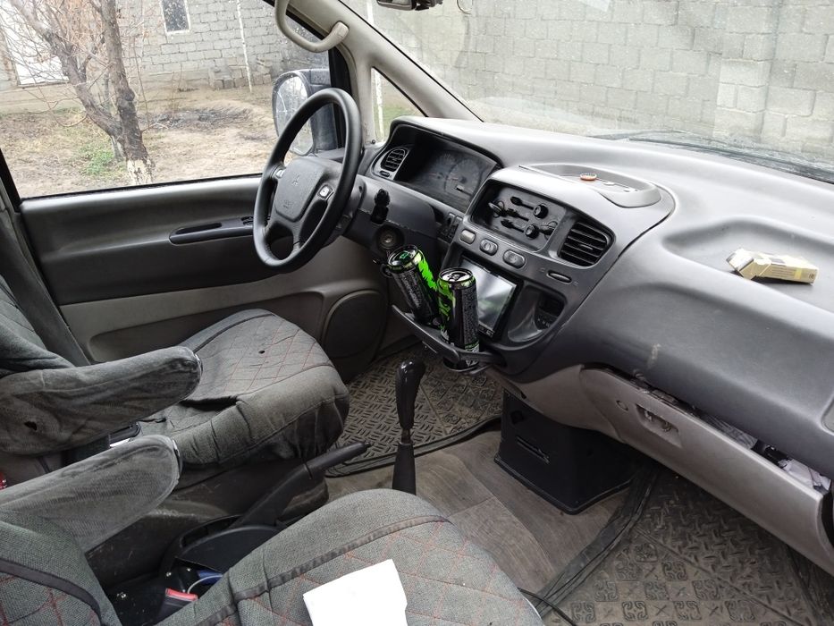 Делика срочна продаётся на ходу машина