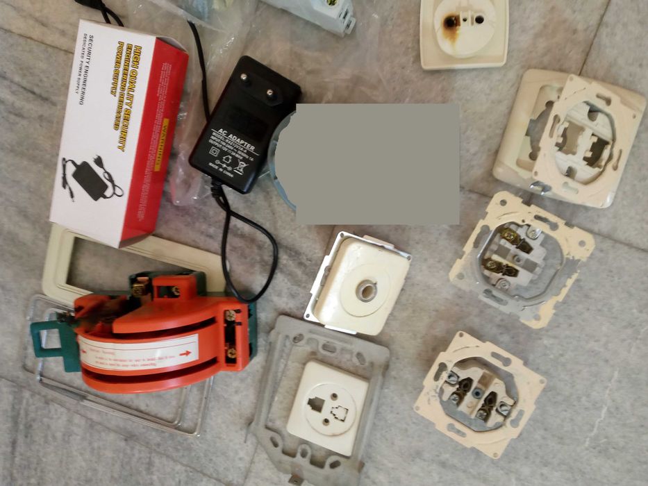 Полурабочий блок питания и разная электрика запчасти.20 тыс за все