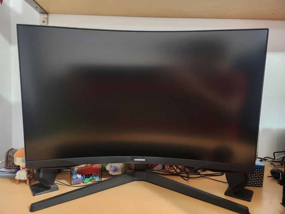Samsung Odyssey G5 G55C (27 inch, 1440p , VA ,curbat, 165 hz )