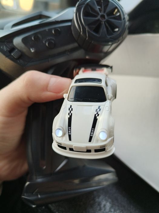 Mașină cu telecomandă RC 1:64 gen Hotwheels