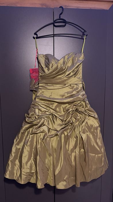 Официална рокля