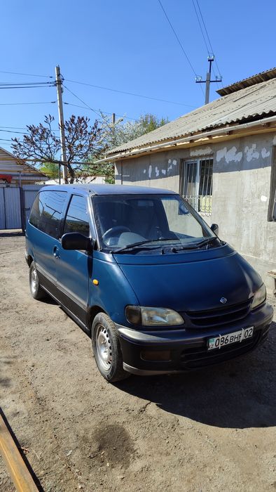 Минивэн Ниссан серена