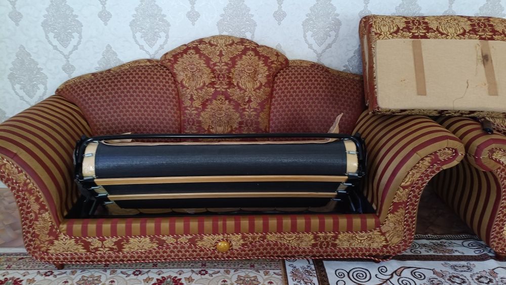 Продам диван торг уместен
