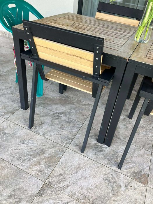 Vând 2 mese și 4 scaune de terasă