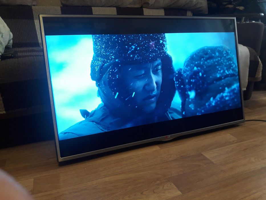 Телевизор LG 119 см. в отличном состоянии.