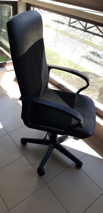 Стол за бюро, въртящ се, на колелца, черен