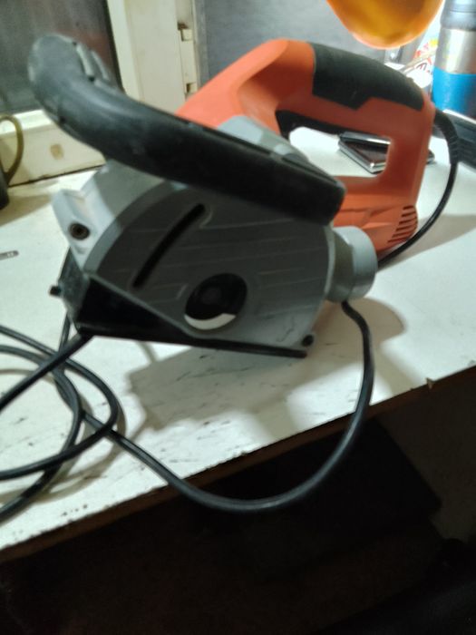 Продам б/у штроборез, практически Новый, в отличном состоянии, 1850вт.